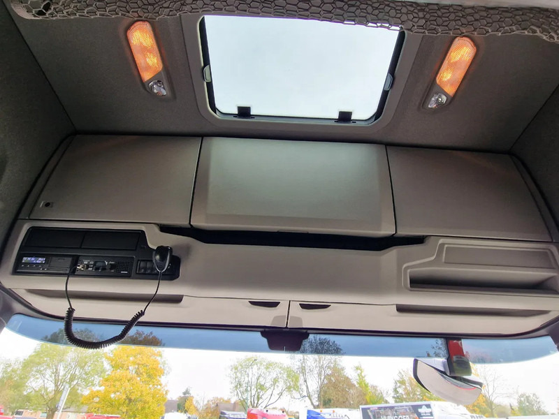 شاحنة جرار Scania S460 Highline 4x2 - Lowdeck - New - Retarder - Night clima - 2x tank - Led - Full spoiler: صور 19 شاحنة جرار Scania S460 Highline 4x2 - Lowdeck - New - Retarder - Night clima - 2x tank - Led - Full spoiler: صور 19