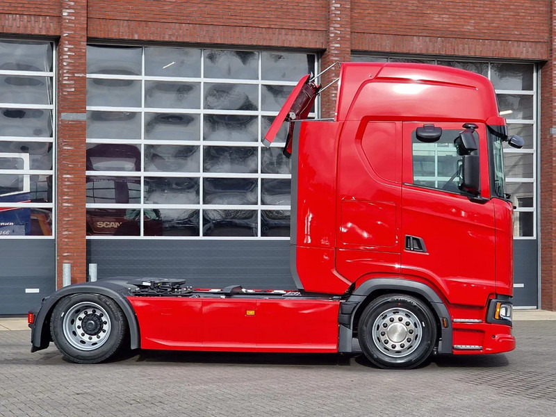 شاحنة جرار Scania S460 Highline 4x2 - Lowdeck - New - Retarder - Night clima - 2x tank - Led - Full spoiler: صور 8 شاحنة جرار Scania S460 Highline 4x2 - Lowdeck - New - Retarder - Night clima - 2x tank - Led - Full spoiler: صور 8