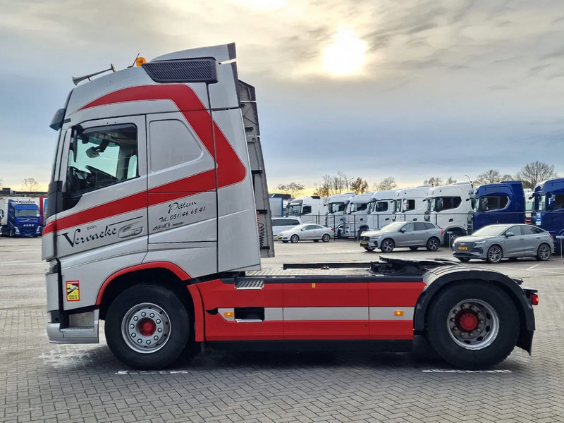 Volvo FH 13.460 Globetrotter 4x2 - PTO/Hydraulic - 2x tank - Steel/Air - شاحنة جرار: صور 4 Volvo FH 13.460 Globetrotter 4x2 - PTO/Hydraulic - 2x tank - Steel/Air - شاحنة جرار: صور 4