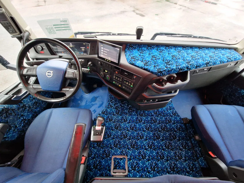شاحنة جرار Volvo FH 13.500 Globetrotter 6x2 - I Save - PTO/hydraulics - Full air - Custom interior: صور 11 شاحنة جرار Volvo FH 13.500 Globetrotter 6x2 - I Save - PTO/hydraulics - Full air - Custom interior: صور 11