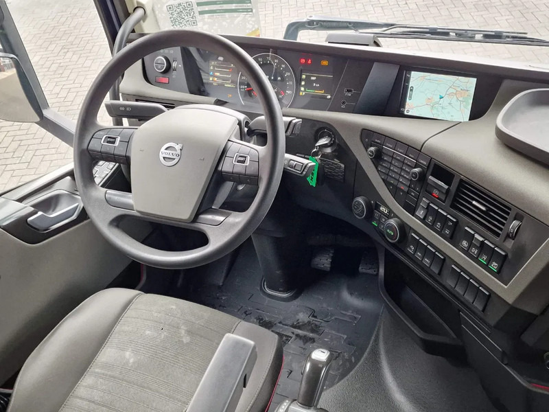 شاحنة جرار Volvo FH 13.500 Globetrotter 6x2 - PTO/Hydraulic - Full air - Low KM - 3.20 WB: صور 12 شاحنة جرار Volvo FH 13.500 Globetrotter 6x2 - PTO/Hydraulic - Full air - Low KM - 3.20 WB: صور 12