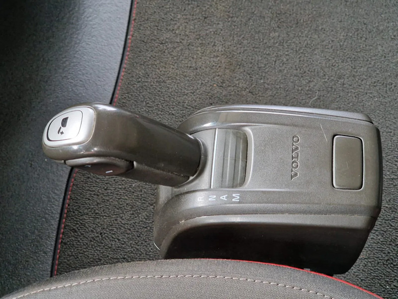 شاحنة جرار Volvo FH 13.500 Globetrotter 6x2 - PTO/Hydraulic - Full air - Low KM - 3.20 WB: صور 19 شاحنة جرار Volvo FH 13.500 Globetrotter 6x2 - PTO/Hydraulic - Full air - Low KM - 3.20 WB: صور 19