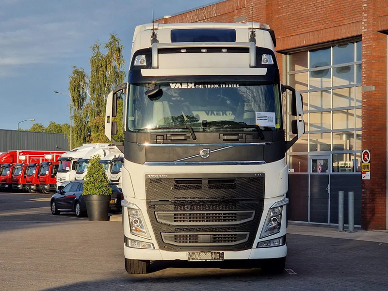 Volvo FH 13.500 Globetrotter XL 6x2 - Full air - 3.20 WB - MA VIN - Low KM - Leather - شاحنة جرار: صور 2 Volvo FH 13.500 Globetrotter XL 6x2 - Full air - 3.20 WB - MA VIN - Low KM - Leather - شاحنة جرار: صور 2