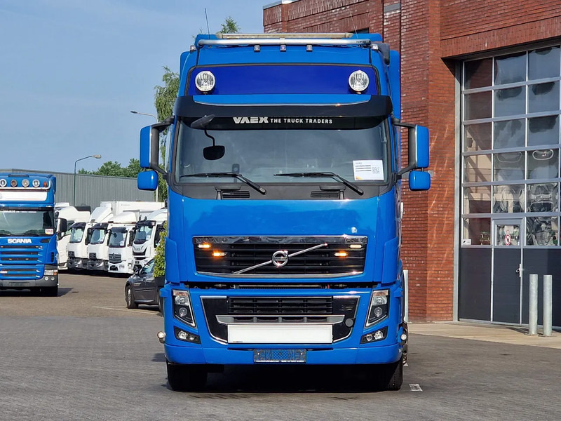Volvo FH 16.700 Globetrotter 6x2*4 - Palfinger T20 Hook - Retarder - Steering axle - شاحنة ذات الخطاف: صور 4 Volvo FH 16.700 Globetrotter 6x2*4 - Palfinger T20 Hook - Retarder - Steering axle - شاحنة ذات الخطاف: صور 4
