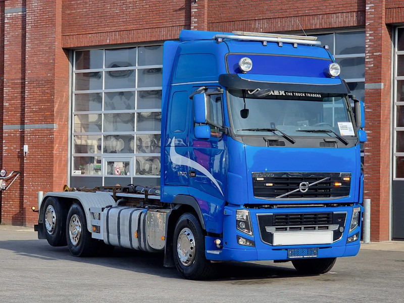 Volvo FH 16.700 Globetrotter 6x2*4 - Palfinger T20 Hook - Retarder - Steering axle - شاحنة ذات الخطاف: صور 3 Volvo FH 16.700 Globetrotter 6x2*4 - Palfinger T20 Hook - Retarder - Steering axle - شاحنة ذات الخطاف: صور 3