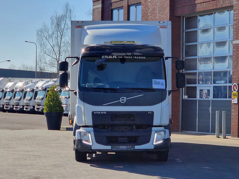 Volvo FL 250 4x2 Box truck, loading lift, 12T - بصندوق مغلق شاحنة: صور 2 Volvo FL 250 4x2 Box truck, loading lift, 12T - بصندوق مغلق شاحنة: صور 2