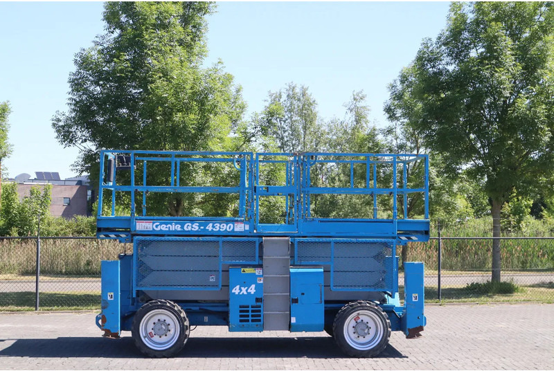Genie GS-4390 RT | 15 METER | 680 KG - رافعات مقصية: صور 1 Genie GS-4390 RT | 15 METER | 680 KG - رافعات مقصية: صور 1