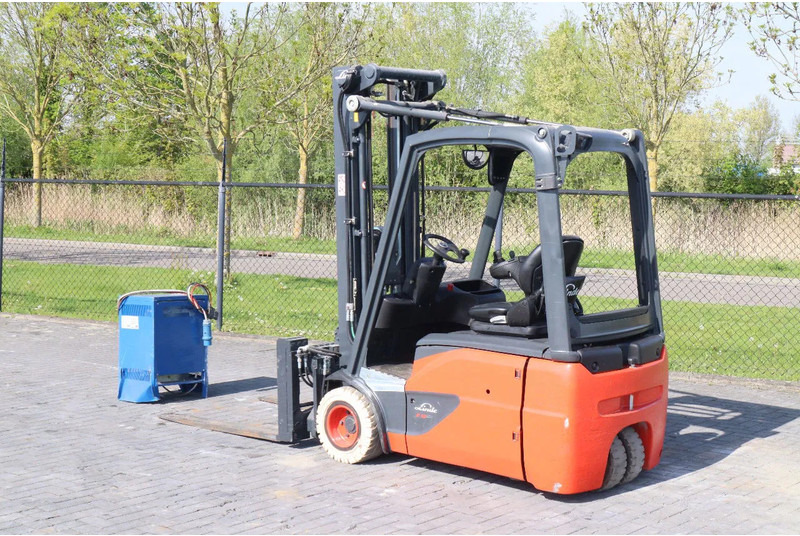 Linde E18 -02 | ROTATOR FORKS | SIDESHIFT - رافعة شوكية كهربائية: صور 3 Linde E18 -02 | ROTATOR FORKS | SIDESHIFT - رافعة شوكية كهربائية: صور 3