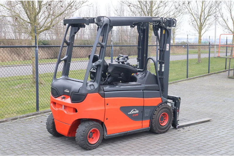 Linde E25 R-01 ROADSTER | DEMO | SIDESHIFT | FORK SPREADERS - رافعة شوكية كهربائية: صور 5 Linde E25 R-01 ROADSTER | DEMO | SIDESHIFT | FORK SPREADERS - رافعة شوكية كهربائية: صور 5
