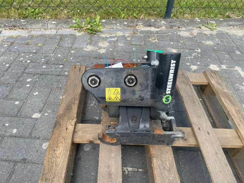 STEELWRIST TCX S30 - 180 MEC | TILT COUPLER | TILTING COUPLER | NEW / UNUSED - مُلحق الحفار الدوار - آلات البناء: صور 2 STEELWRIST TCX S30 - 180 MEC | TILT COUPLER | TILTING COUPLER | NEW / UNUSED - مُلحق الحفار الدوار - آلات البناء: صور 2