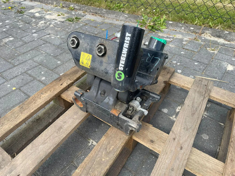 STEELWRIST TCX S30 - 180 MEC | TILT COUPLER | TILTING COUPLER | NEW / UNUSED - مُلحق الحفار الدوار - آلات البناء: صور 1 STEELWRIST TCX S30 - 180 MEC | TILT COUPLER | TILTING COUPLER | NEW / UNUSED - مُلحق الحفار الدوار - آلات البناء: صور 1