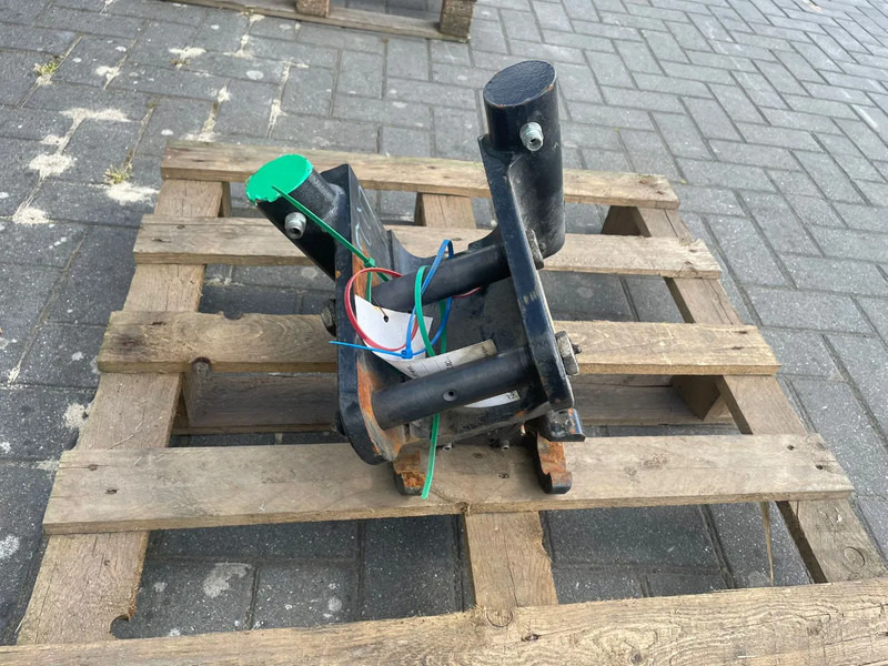 STEELWRIST TCX S30 - 180 MEC | TILT COUPLER | TILTING COUPLER | NEW / UNUSED - مُلحق الحفار الدوار - آلات البناء: صور 5 STEELWRIST TCX S30 - 180 MEC | TILT COUPLER | TILTING COUPLER | NEW / UNUSED - مُلحق الحفار الدوار - آلات البناء: صور 5