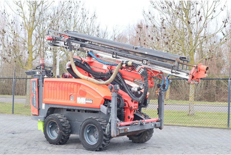Sandvik COMMANDO DC130 Ri | SURFACE DRILLING RIG | REMOTE - آلة حفر: صور 5 Sandvik COMMANDO DC130 Ri | SURFACE DRILLING RIG | REMOTE - آلة حفر: صور 5