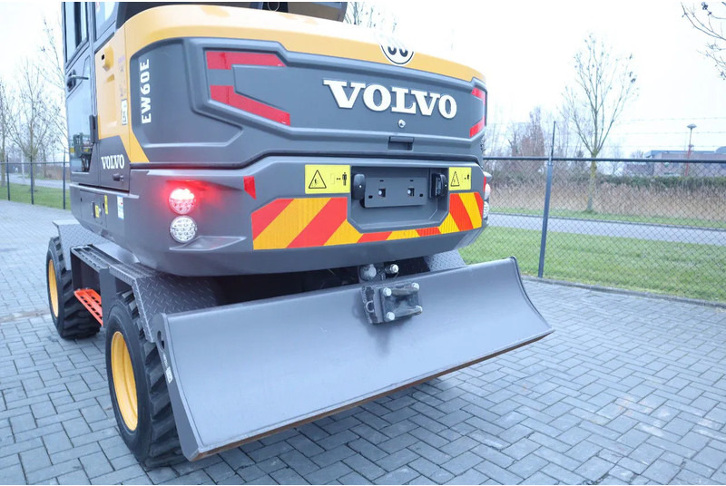 حفارة على عجلات Volvo EW 60 E | DEMO | 30 KM/H | ROTOTILT + GRIPPER | BUCKET: صور 10