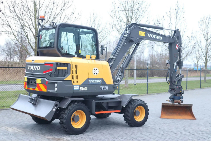 حفارة على عجلات Volvo EW 60 E | DEMO | 30 KM/H | ROTOTILT + GRIPPER | BUCKET: صور 6