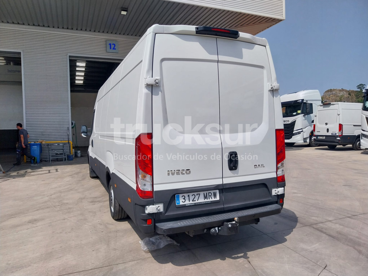 IVECO DAILY 35S16 16M3 - الشاحنات الصغيرة صندوق مغلق: صور 4 IVECO DAILY 35S16 16M3 - الشاحنات الصغيرة صندوق مغلق: صور 4