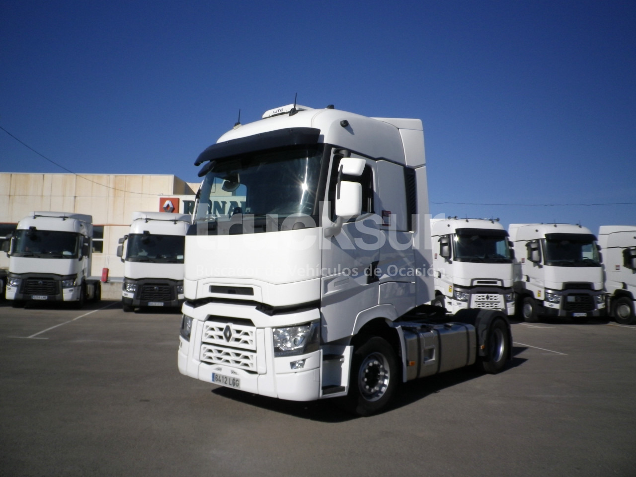 RENAULT T520 HIGH SLEEPER CAB - شاحنة جرار: صور 1 RENAULT T520 HIGH SLEEPER CAB - شاحنة جرار: صور 1