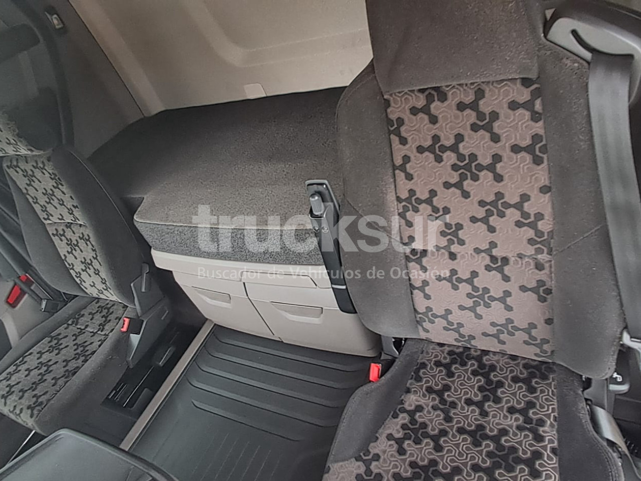 شاحنة جرار SCANIA R460 SUPER: صور 6