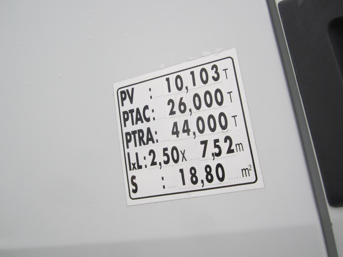 Renault Premium Lander 460 DXI - شاحنة جرار: صور 4 Renault Premium Lander 460 DXI - شاحنة جرار: صور 4
