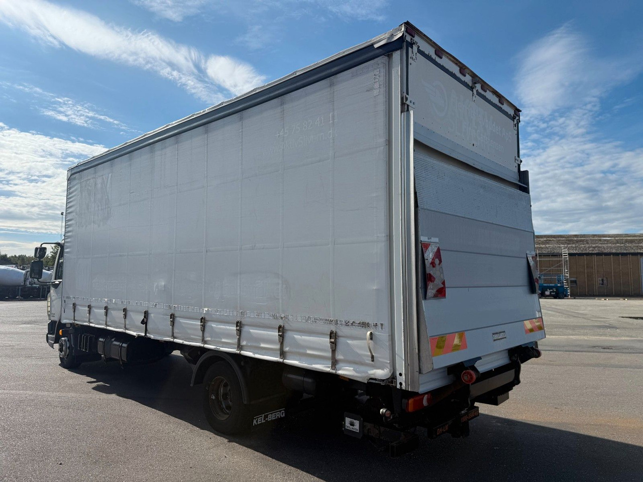 DAF LF 45 /220 4x2 Curtainsider and Taillift Euro 6 - شاحنة ستارة: صور 4 DAF LF 45 /220 4x2 Curtainsider and Taillift Euro 6 - شاحنة ستارة: صور 4