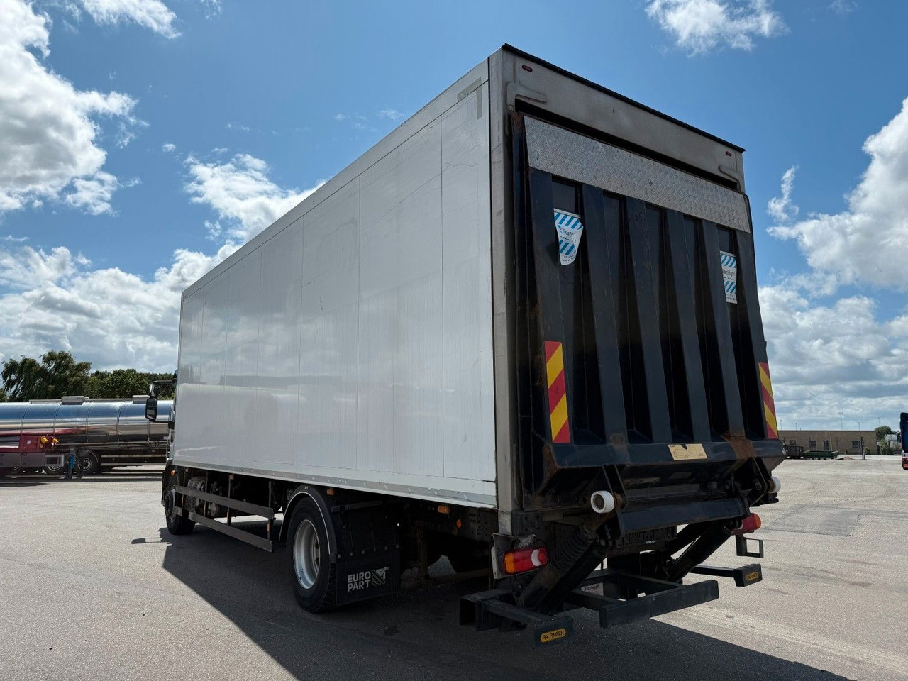Iveco 180E32 Schmitz / Thermo King T-1200R Spectrum Iveco 180E32 Schmitz / Thermo King T-1200R Spectrum - مبردة شاحنة: صور 4 Iveco 180E32 Schmitz / Thermo King T-1200R Spectrum Iveco 180E32 Schmitz / Thermo King T-1200R Spectrum - مبردة شاحنة: صور 4