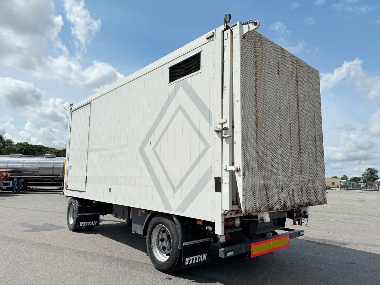 Kel-Berg 20 t. Alubox - Maschineramp Kel-Berg 2 axle 20 t. Alubox - Maschineramp - بصندوق مغلق مقطورة: صور 4 Kel-Berg 20 t. Alubox - Maschineramp Kel-Berg 2 axle 20 t. Alubox - Maschineramp - بصندوق مغلق مقطورة: صور 4