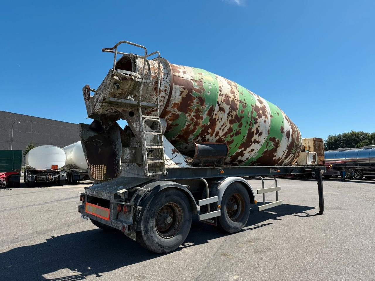 Lecinena 12 m3 Baruval 2 achse Beton/Concrete mixer Lecinena 12 m3 Baruval 2 achse Beton/Concrete mixer - نصف مقطورة: صور 3 Lecinena 12 m3 Baruval 2 achse Beton/Concrete mixer Lecinena 12 m3 Baruval 2 achse Beton/Concrete mixer - نصف مقطورة: صور 3