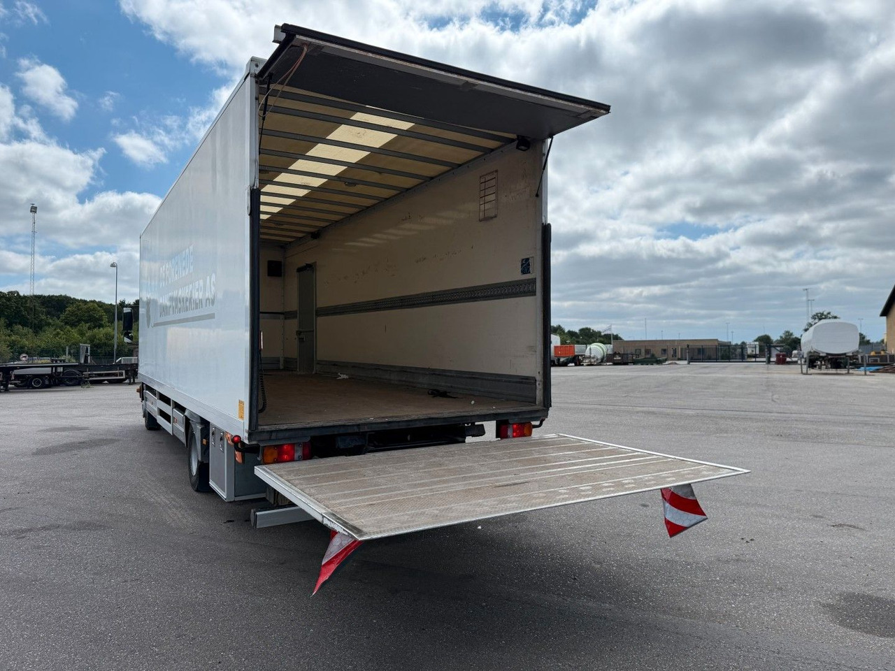 Mercedes-Benz Atego 1218 4x2 Euro 5 8,0 m. koffer - بصندوق مغلق شاحنة: صور 5 Mercedes-Benz Atego 1218 4x2 Euro 5 8,0 m. koffer - بصندوق مغلق شاحنة: صور 5