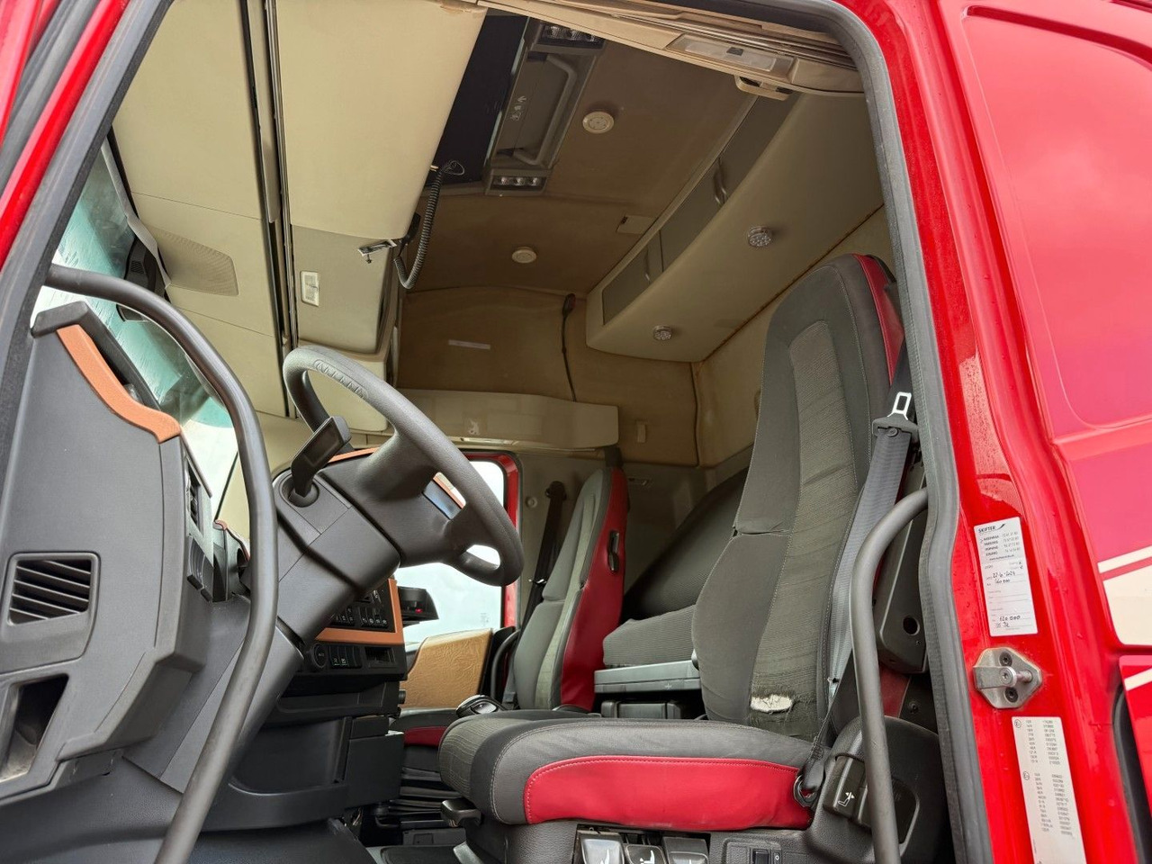 Volvo FH 460 6x2 Globetrotter Euro 6 - شاحنة جرار: صور 5 Volvo FH 460 6x2 Globetrotter Euro 6 - شاحنة جرار: صور 5