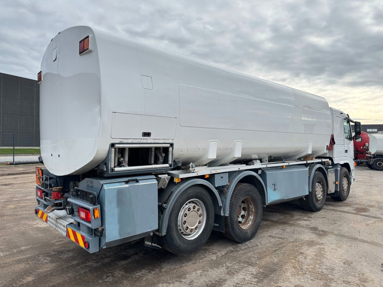 Volvo FM 440 8x2*6 24.000 l. ADR Tanktruck - شاحنة صهريج: صور 3 Volvo FM 440 8x2*6 24.000 l. ADR Tanktruck - شاحنة صهريج: صور 3