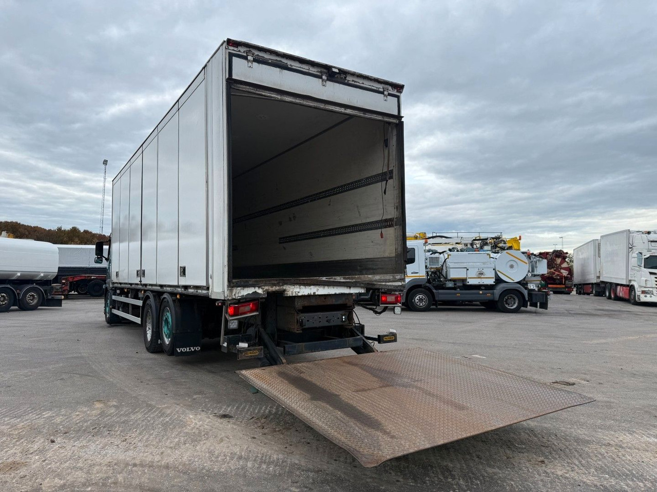 Volvo FM330 6x2*4 Carrier Supra 1050 Nordic - مبردة شاحنة: صور 5 Volvo FM330 6x2*4 Carrier Supra 1050 Nordic - مبردة شاحنة: صور 5