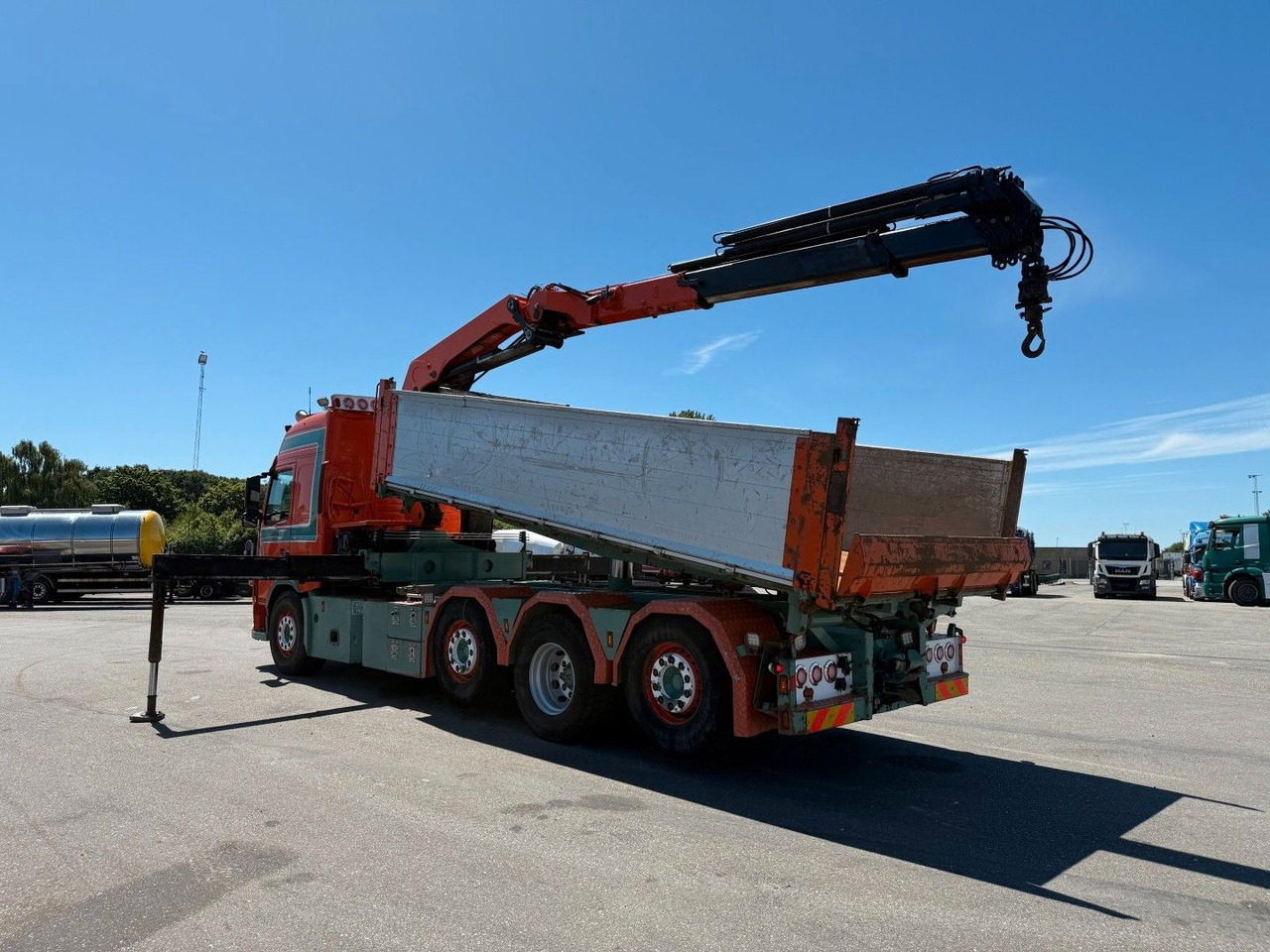 Volvo FM500 8x2*6 Crane HMF 2620 K5 Pendel Tipper - شاحنة كرين: صور 4 Volvo FM500 8x2*6 Crane HMF 2620 K5 Pendel Tipper - شاحنة كرين: صور 4