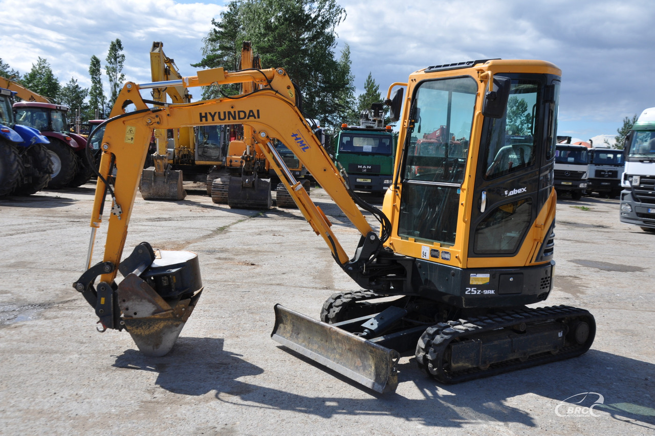 Hyundai R25Z-9AK - حفارة مصغرة: صور 1 Hyundai R25Z-9AK - حفارة مصغرة: صور 1