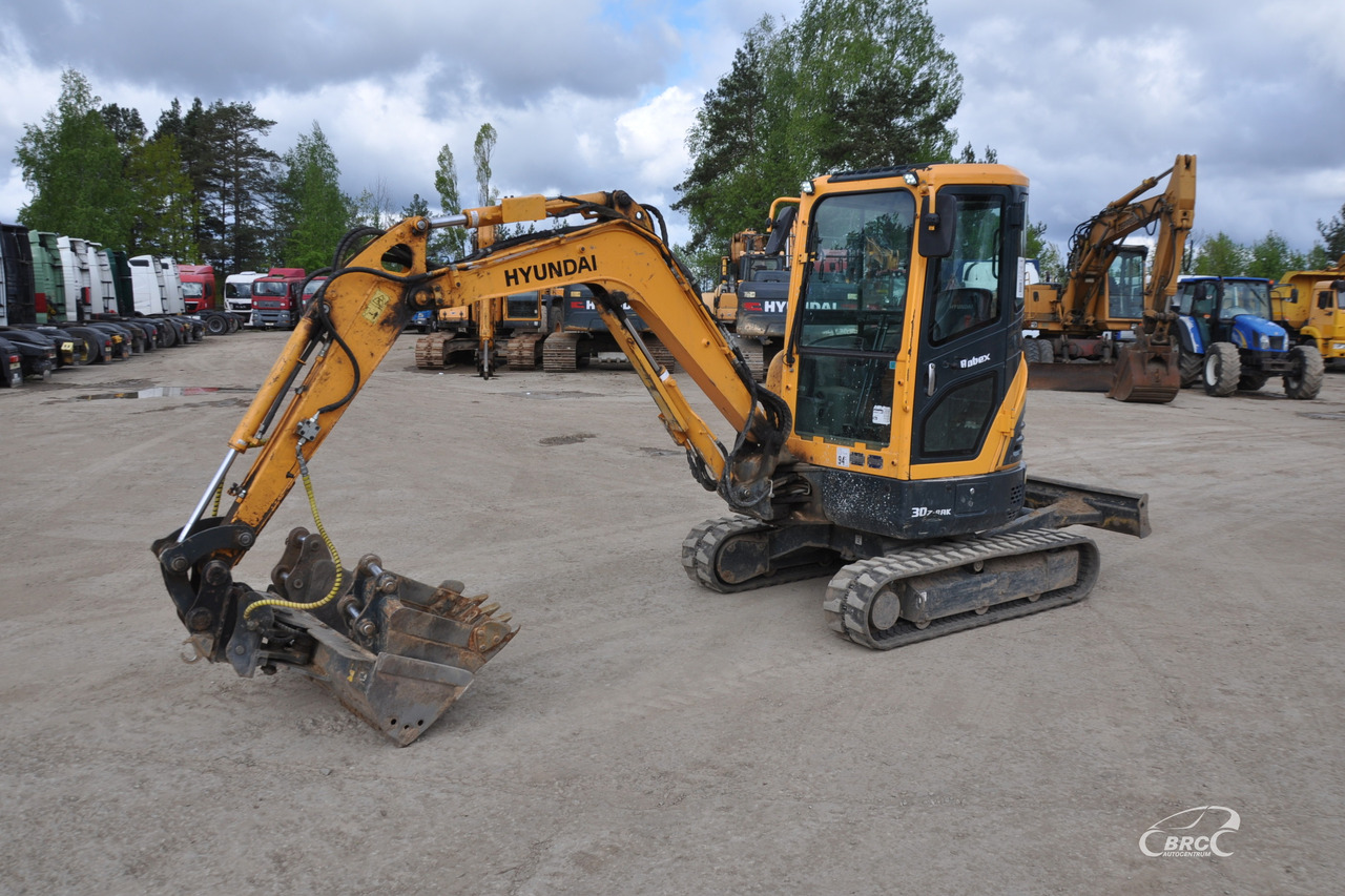 Hyundai R30Z-9AK - حفارة مصغرة: صور 1 Hyundai R30Z-9AK - حفارة مصغرة: صور 1