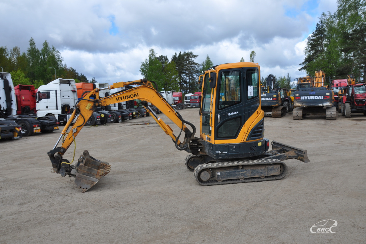 Hyundai R30Z-9AK - حفارة مصغرة: صور 3 Hyundai R30Z-9AK - حفارة مصغرة: صور 3