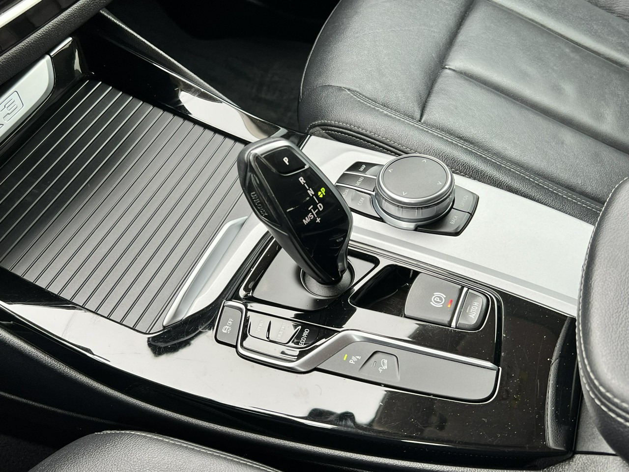 سيارة دفع رباعي BMW X3: صور 24