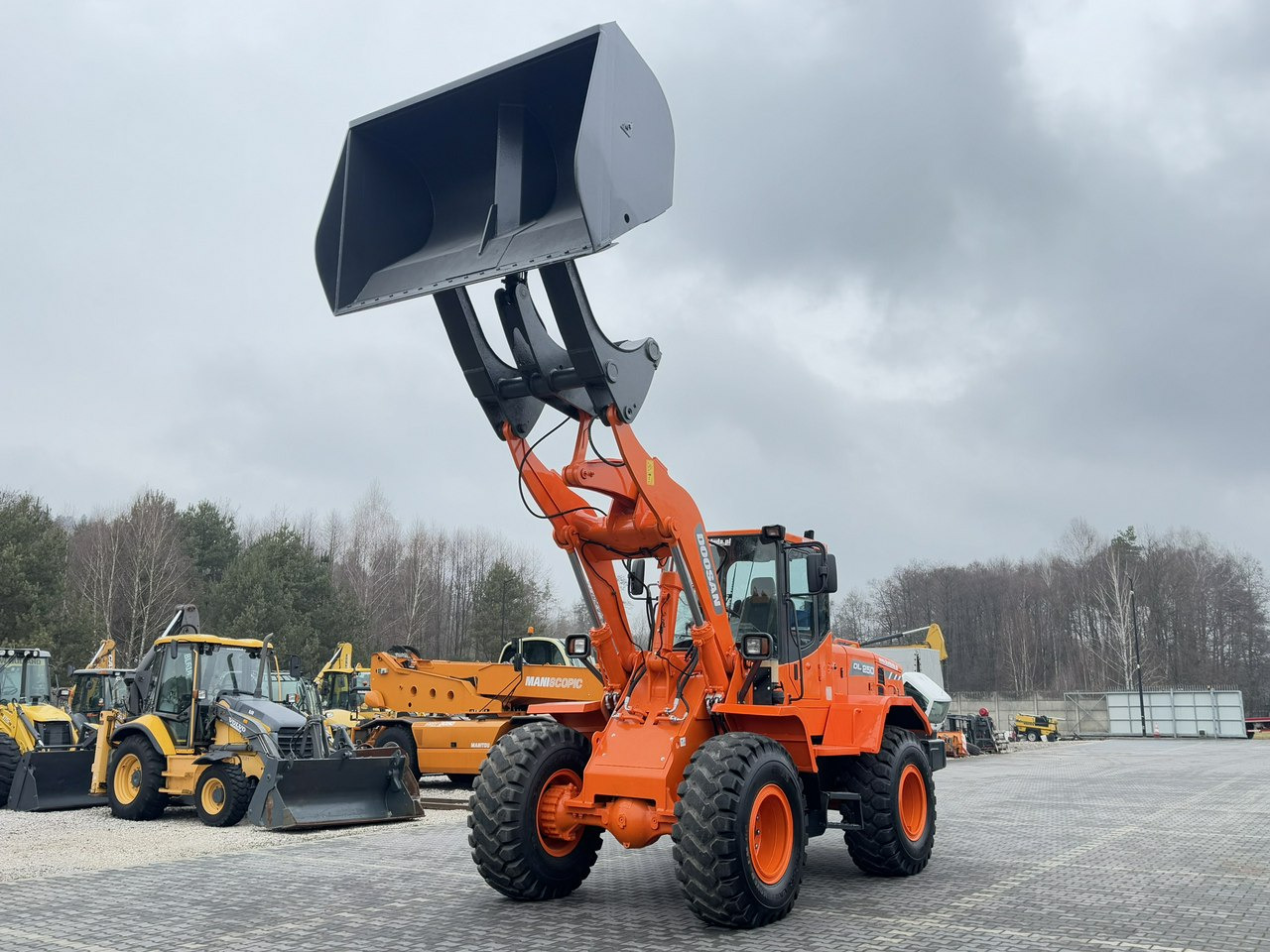 Doosan DL250 14,5Ton Łyżka Wysokiego Wysypu !!! - اللودر بعجل: صور 4 Doosan DL250 14,5Ton Łyżka Wysokiego Wysypu !!! - اللودر بعجل: صور 4