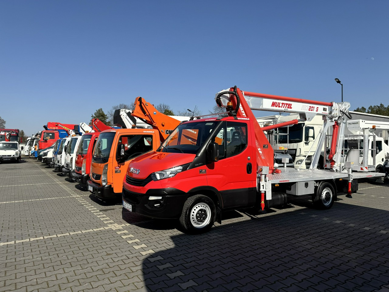 Iveco Daily 35S12 - مصاعد الازدهار محمولة على شاحنة: صور 1 Iveco Daily 35S12 - مصاعد الازدهار محمولة على شاحنة: صور 1