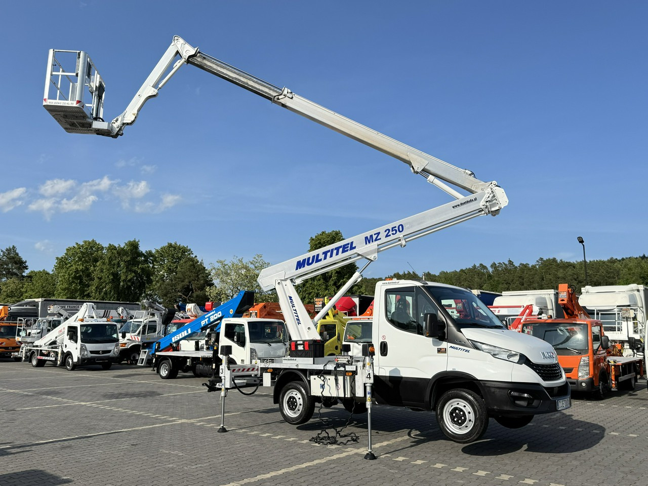 Iveco Daily 35S14 - مصاعد الازدهار محمولة على شاحنة: صور 1 Iveco Daily 35S14 - مصاعد الازدهار محمولة على شاحنة: صور 1