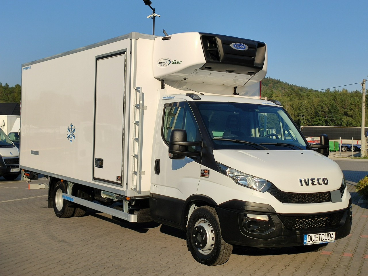 Iveco Daily 70C17 Mroźnia Ściana Grodziowa Multitemperatura - الشاحنات الصغيرة المبردة: صور 2 Iveco Daily 70C17 Mroźnia Ściana Grodziowa Multitemperatura - الشاحنات الصغيرة المبردة: صور 2