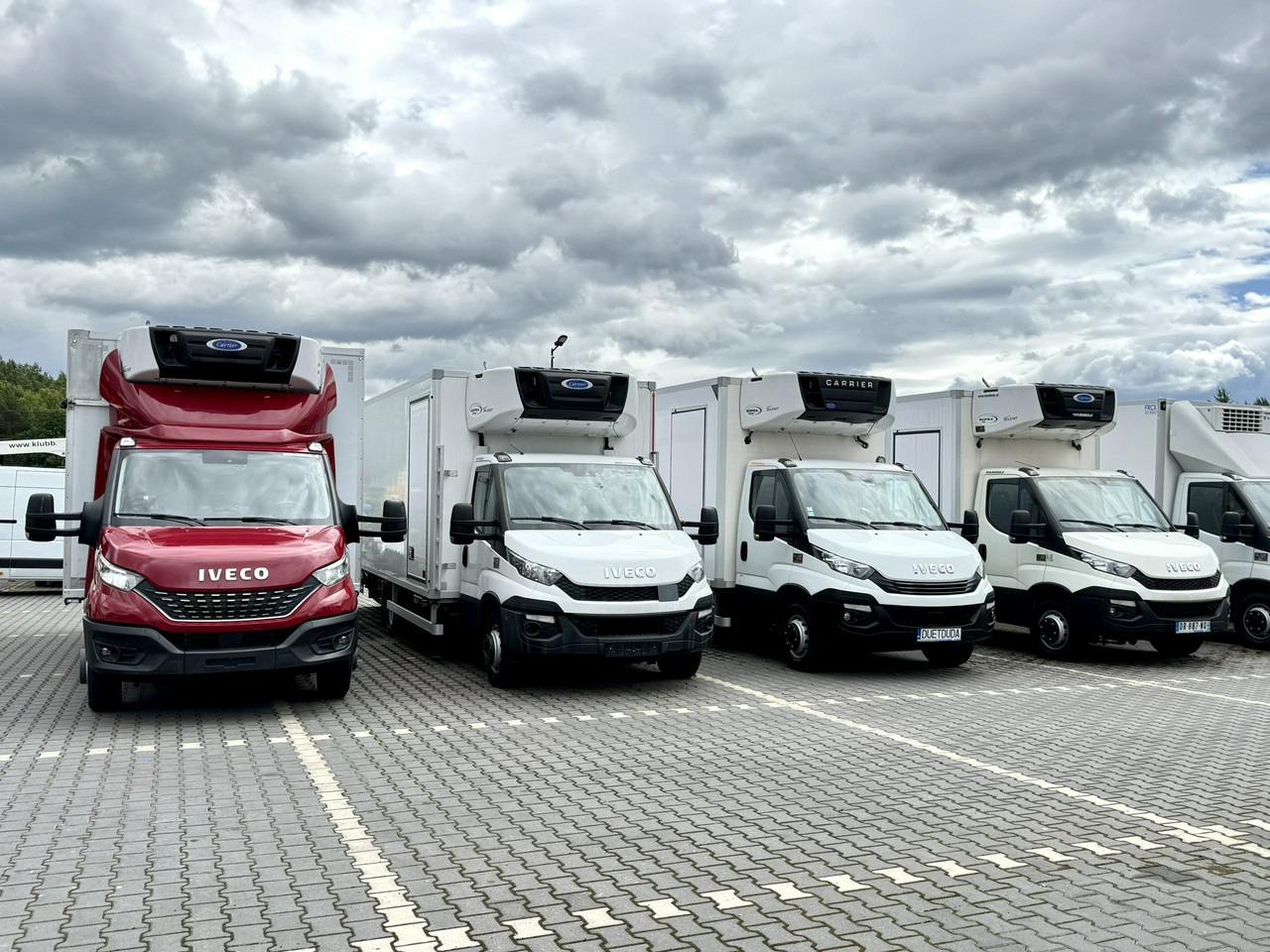 Iveco Daily 70C17 Mroźnia Ściana Grodziowa Multitemperatura - الشاحنات الصغيرة المبردة: صور 1 Iveco Daily 70C17 Mroźnia Ściana Grodziowa Multitemperatura - الشاحنات الصغيرة المبردة: صور 1