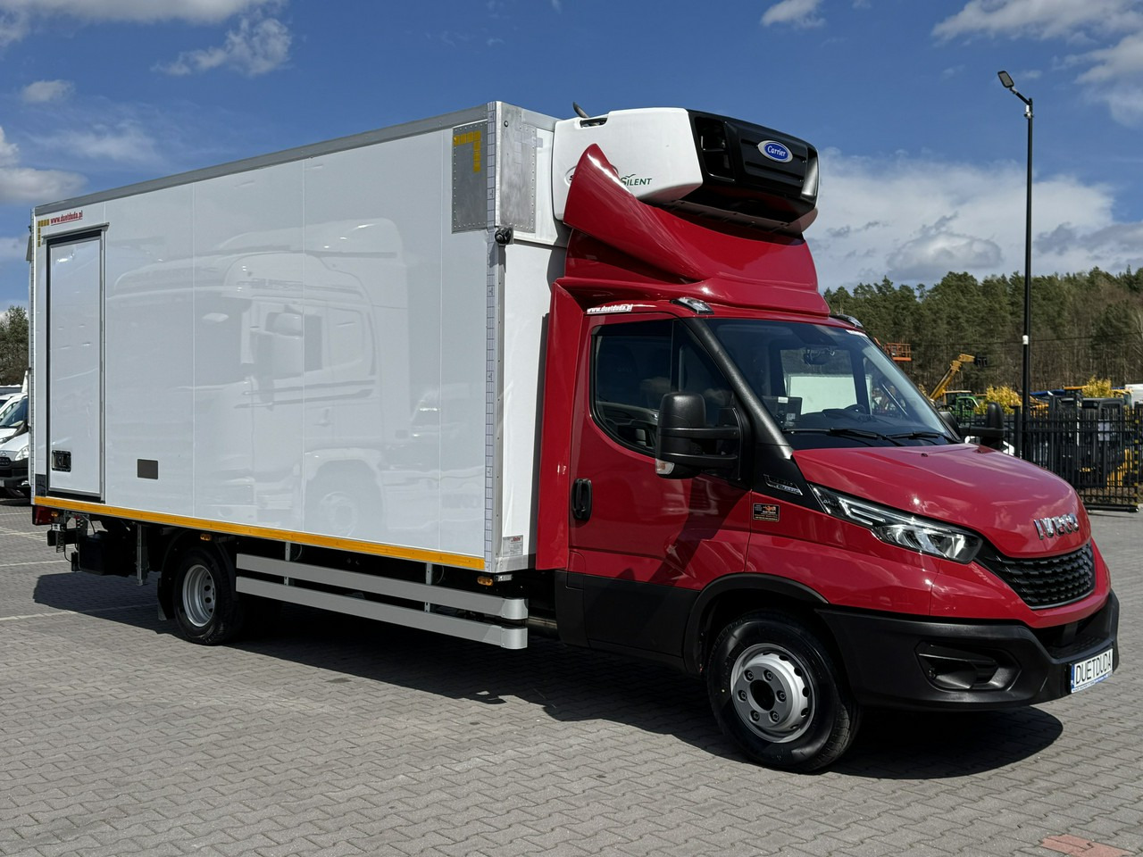 Iveco Daily 72C21 Mroźnia HI-MATIC Ściana Grodziowa Multitemperatura - الشاحنات الصغيرة المبردة: صور 2 Iveco Daily 72C21 Mroźnia HI-MATIC Ściana Grodziowa Multitemperatura - الشاحنات الصغيرة المبردة: صور 2