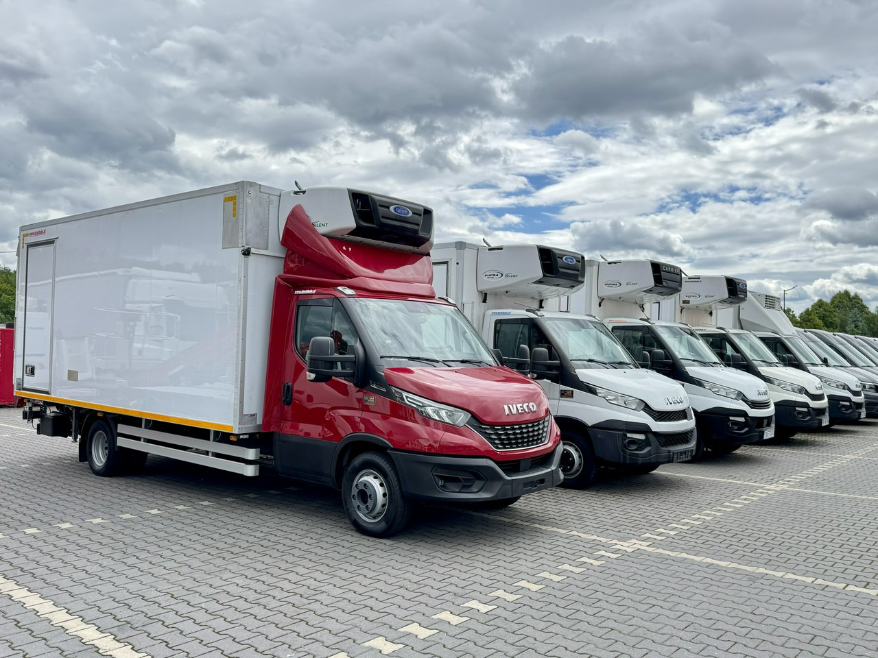 Iveco Daily 72C21 Mroźnia HI-MATIC Ściana Grodziowa Multitemperatura - الشاحنات الصغيرة المبردة: صور 1 Iveco Daily 72C21 Mroźnia HI-MATIC Ściana Grodziowa Multitemperatura - الشاحنات الصغيرة المبردة: صور 1