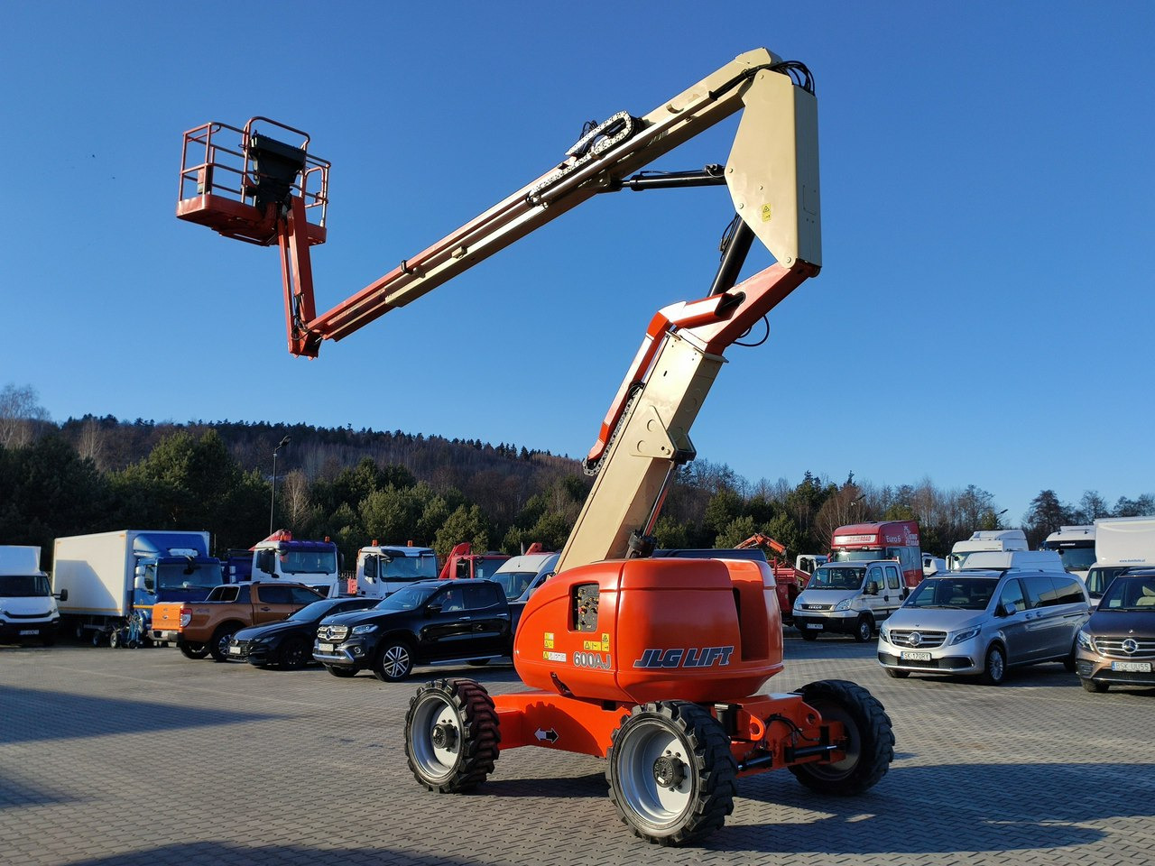 JLG 600AJ 4x4 PODNOŚNIK PRZEGUBOWY - رافعات سلة مفصلية: صور 4 JLG 600AJ 4x4 PODNOŚNIK PRZEGUBOWY - رافعات سلة مفصلية: صور 4
