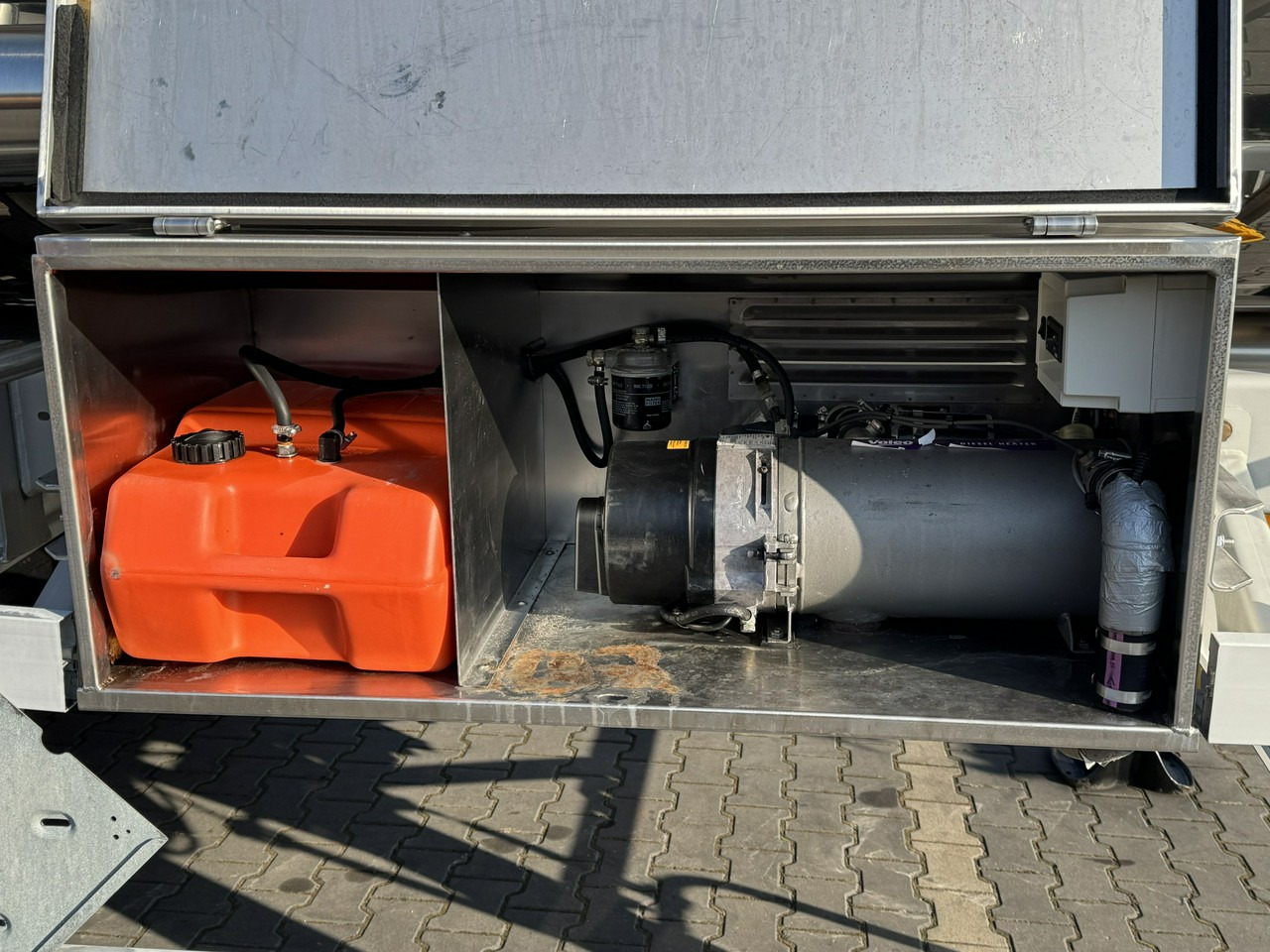 نصف مقطورة صهريج Lag Spożywcza Magyar Izolowana Webasto Pompa Elektryczna do Zrzutu: صور 8 نصف مقطورة صهريج Lag Spożywcza Magyar Izolowana Webasto Pompa Elektryczna do Zrzutu: صور 8