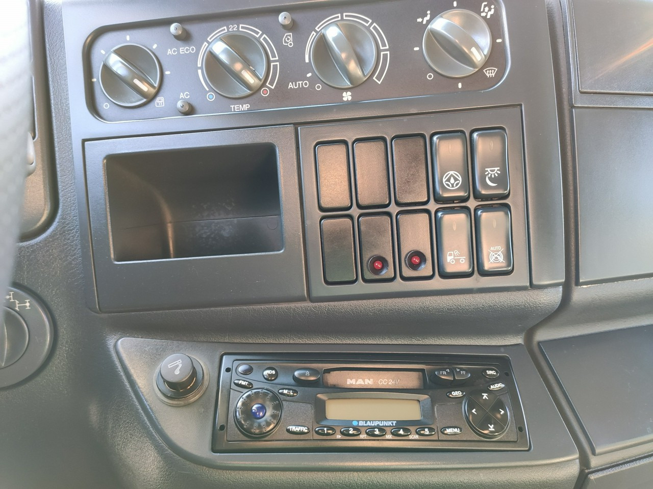 قلابات, شاحنة كرين MAN Man 26.440 6x4 HDS HIAB 166 B-3 DUO Wywrotka Meiller 2-stronna: صور 34 قلابات, شاحنة كرين MAN Man 26.440 6x4 HDS HIAB 166 B-3 DUO Wywrotka Meiller 2-stronna: صور 34