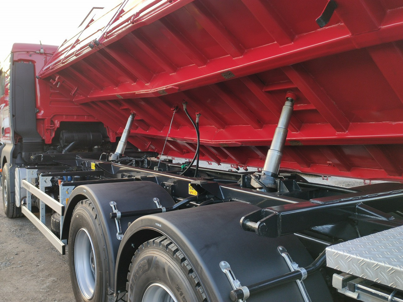 قلابات, شاحنة كرين MAN Man 26.440 6x4 HDS HIAB 166 B-3 DUO Wywrotka Meiller 2-stronna: صور 20 قلابات, شاحنة كرين MAN Man 26.440 6x4 HDS HIAB 166 B-3 DUO Wywrotka Meiller 2-stronna: صور 20