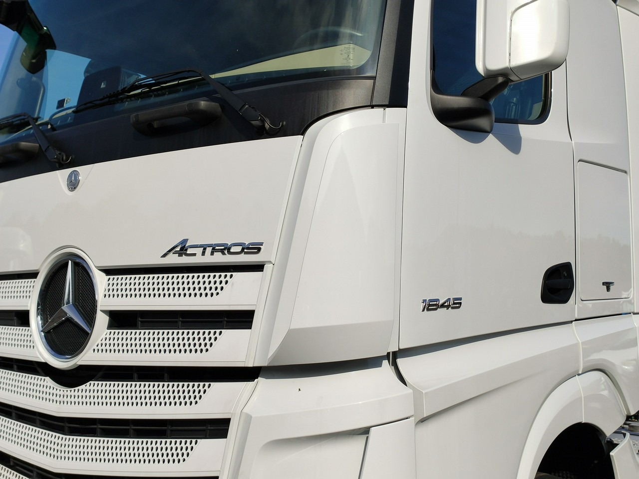 Mercedes ACTROS 1845 Euro 6 Stream Space Standard !!! - شاحنة جرار: صور 3 Mercedes ACTROS 1845 Euro 6 Stream Space Standard !!! - شاحنة جرار: صور 3
