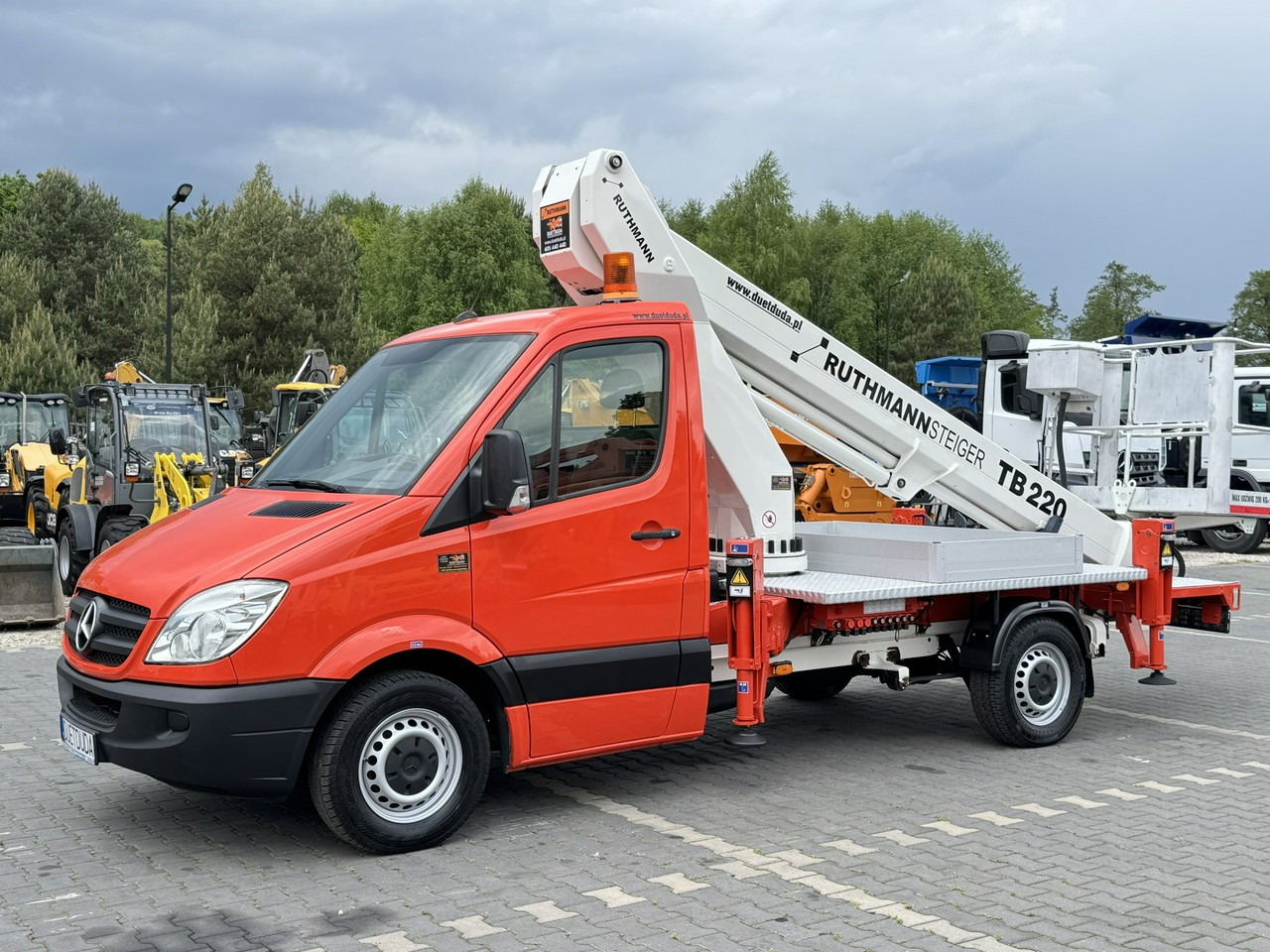 Mercedes Sprinter - مصاعد الازدهار محمولة على شاحنة: صور 3 Mercedes Sprinter - مصاعد الازدهار محمولة على شاحنة: صور 3