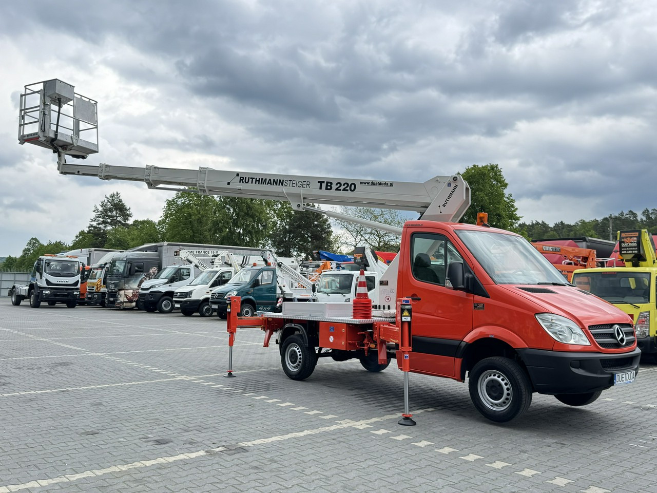 Mercedes Sprinter - مصاعد الازدهار محمولة على شاحنة: صور 1 Mercedes Sprinter - مصاعد الازدهار محمولة على شاحنة: صور 1